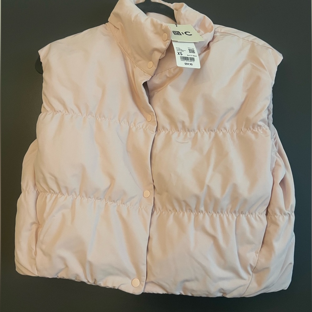 Uniqlo cropped light pink puffer vest NWT size XS